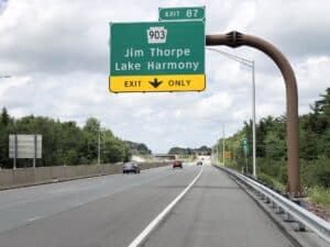 Interstate 476 exit sign for Jim Thorpe and Lake Harmony, showing how to get to Lake Harmony by car