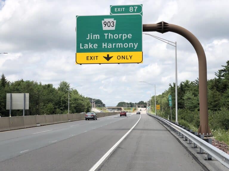 Interstate 476 exit sign for Jim Thorpe and Lake Harmony, showing how to get to Lake Harmony by car