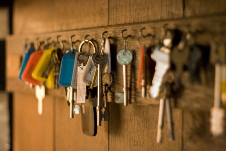 House keys on hooks, representing the benefits when you book direct with the owner in Lake Harmony